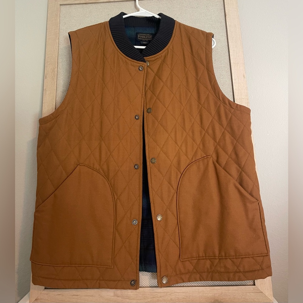 Pendleton Men’s Reversible Canvas Quilted/Wool Vest Med